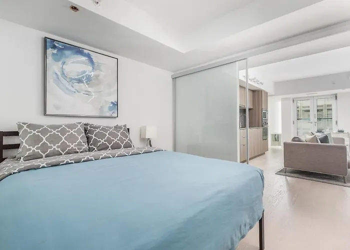 Central Downtown 1 And Den W 3 Beds Sleeps 4 By Uoft